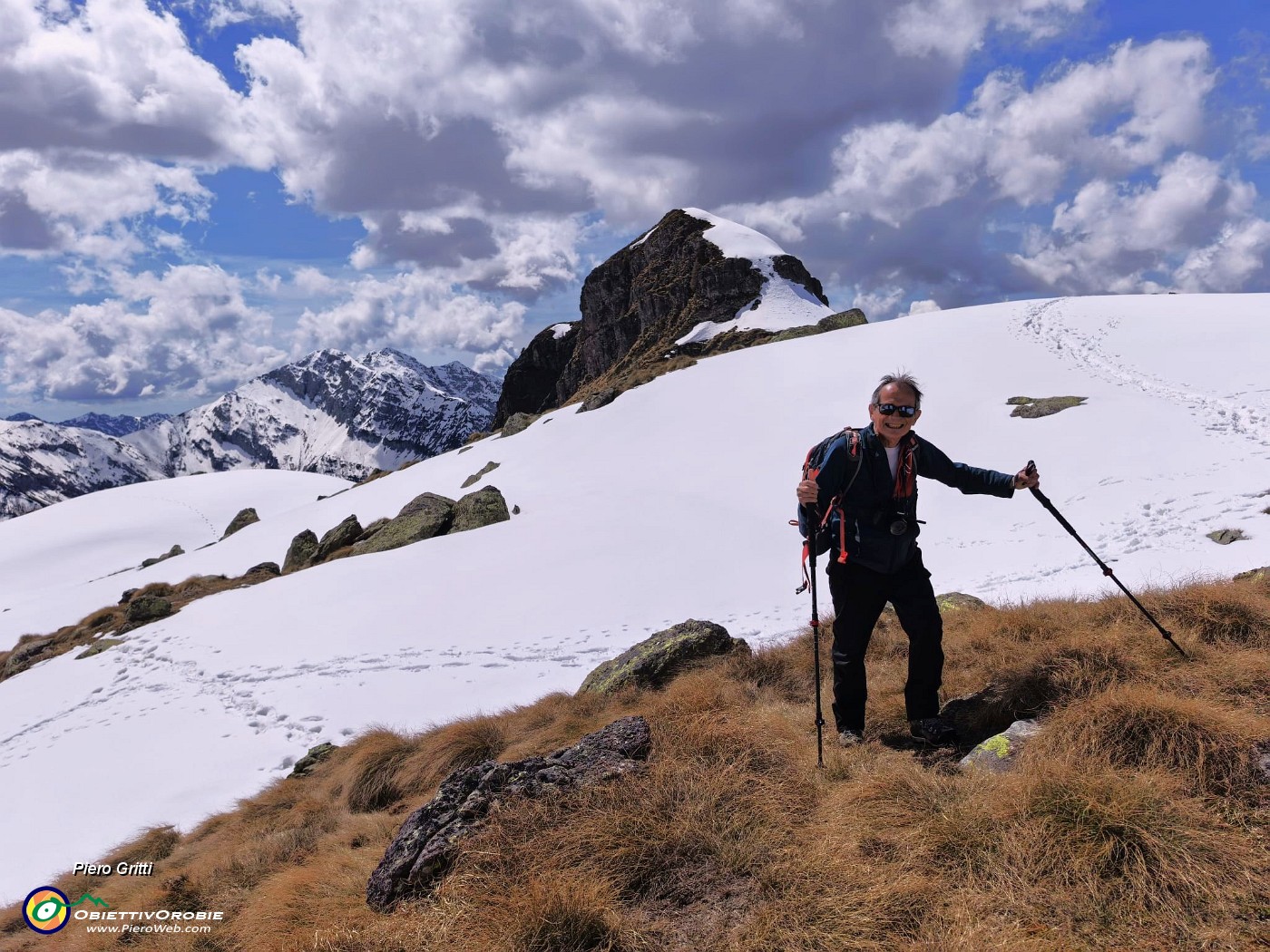 32 Saliamo alla Baita dei Tre Pizzi (2116 m) con vista sul Tre Pizzi sett..jpg